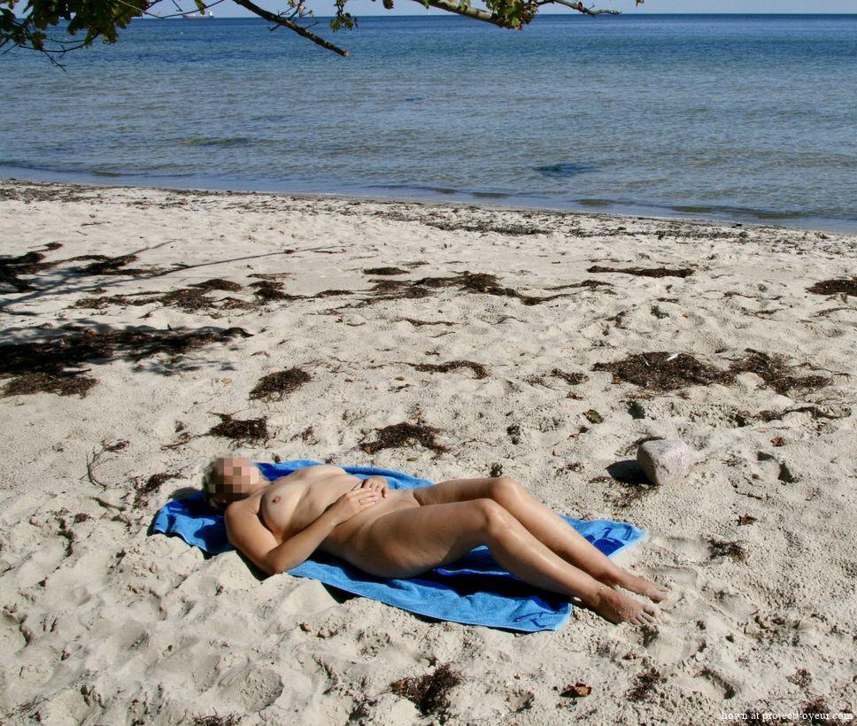 Carol on the Beach 2/2 - carolandandy - Public Nudity - Nude in ...