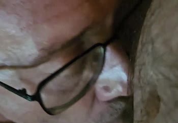 I love sucking dick and swallowing cum 